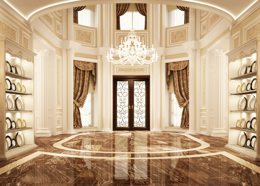 Aménagement d'un très grand hall d'entrée victorien avec un mur blanc, un sol en marbre et une porte double.