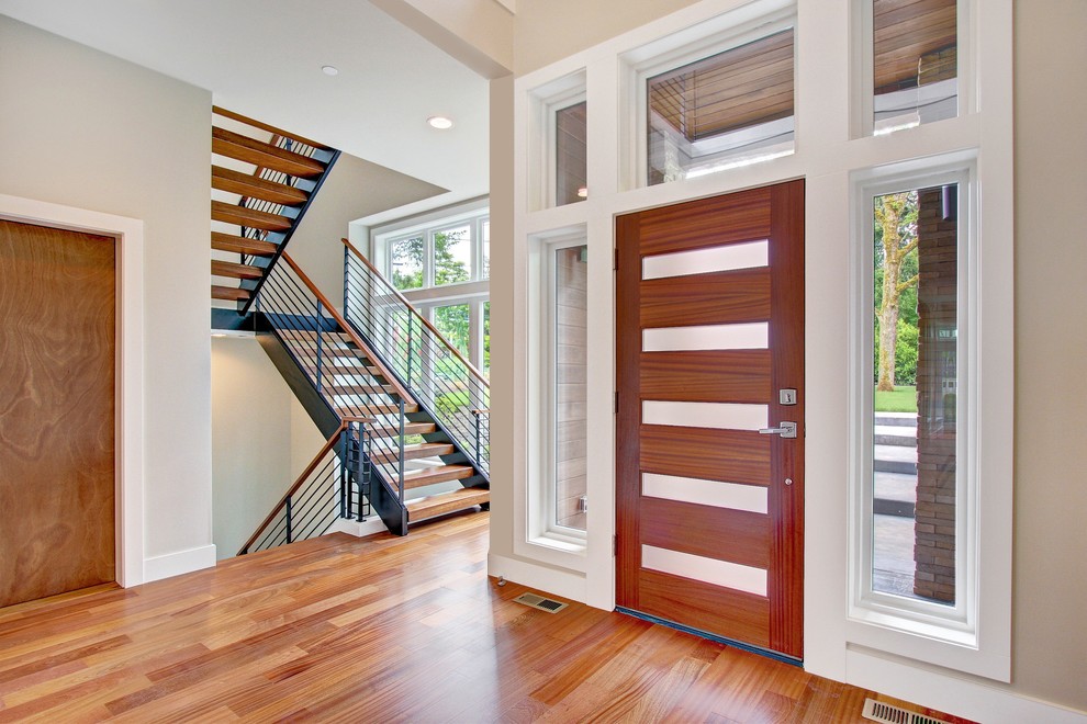 This is an example of a contemporary entrance in Seattle.
