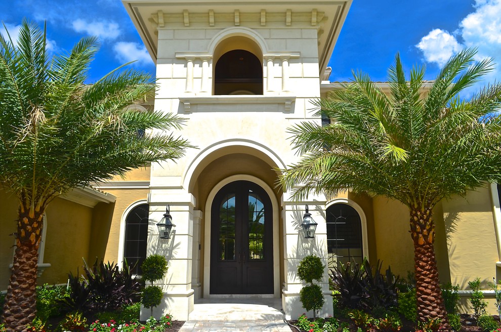 Große Mediterrane Haustür mit Doppeltür und Haustür aus Metall in Miami