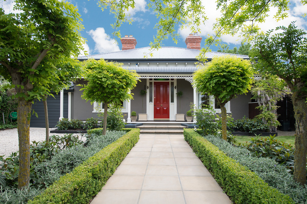 Moderne Haustür mit Einzeltür und roter Haustür in Christchurch