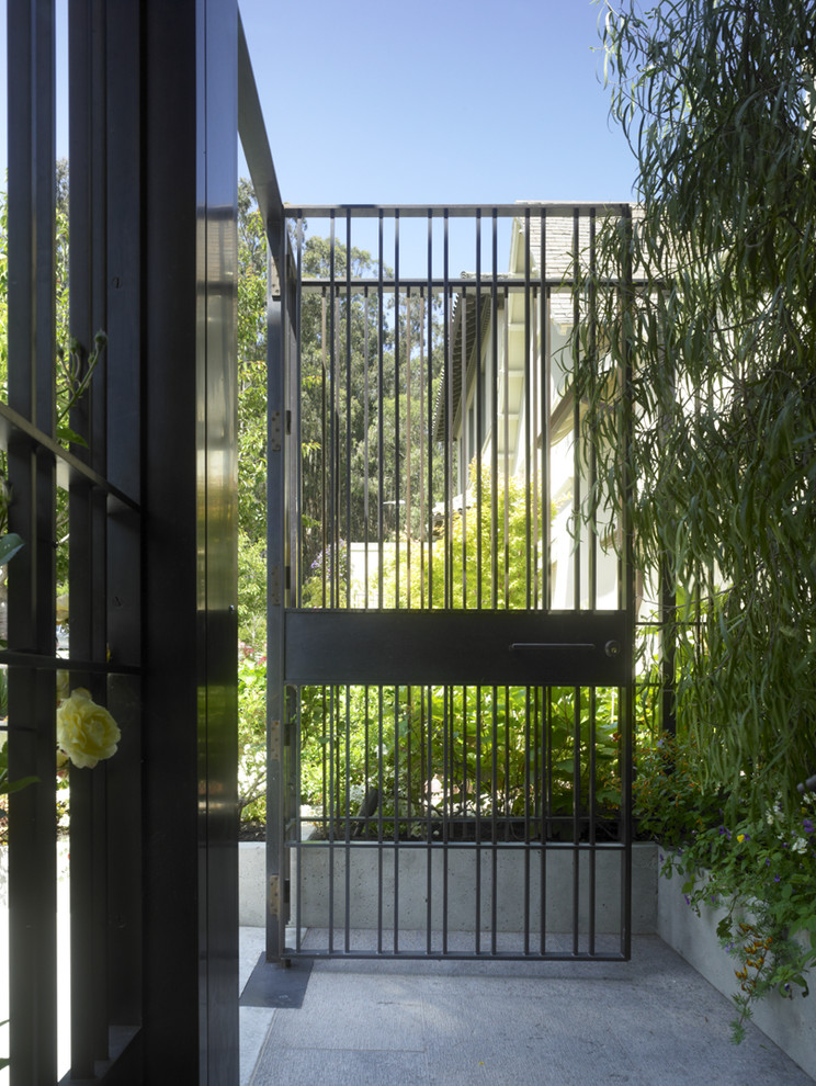 This is an example of a contemporary entrance in San Francisco.