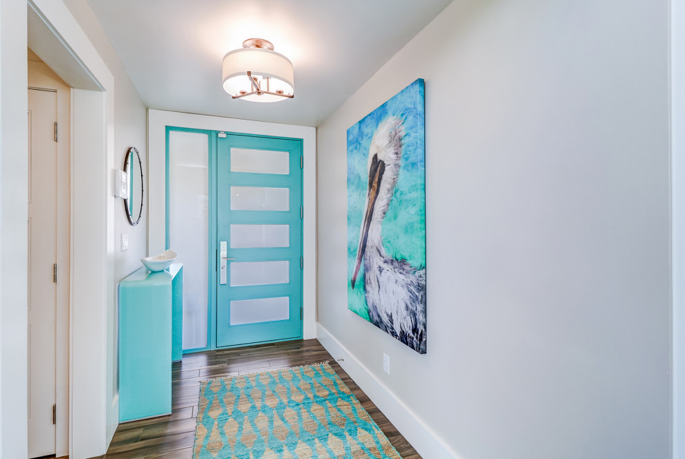 Entryway - 1960s entryway idea in Tampa