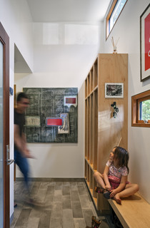 モダンスタイルのおしゃれな玄関の画像 75選 - 2022年5月 | Houzz (ハウズ) モダンスタイルのおしゃれな玄関の画像 75選 - 2022年5月 | Houzz (ハウズ)