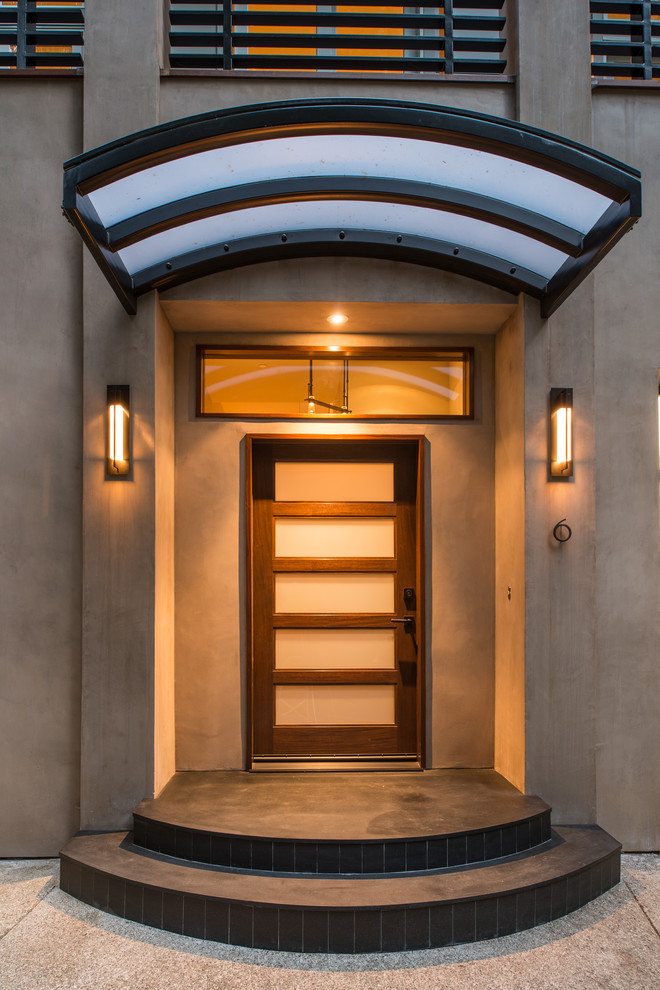 Inspiration pour une porte d'entrée design avec une porte simple et une porte en bois foncé.