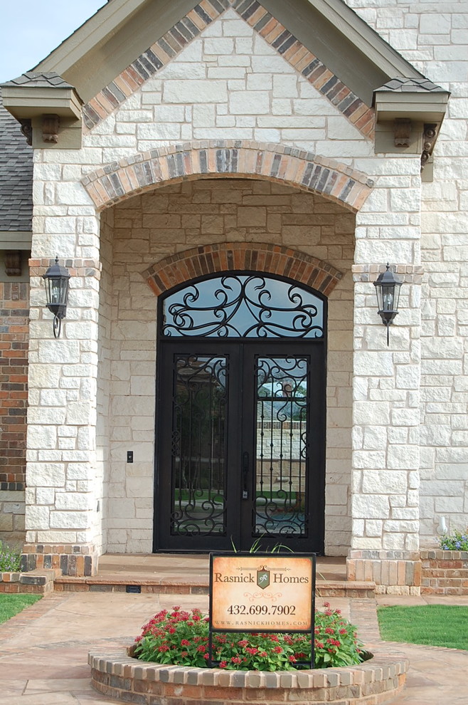 Inspiration for a traditional entrance in Austin.