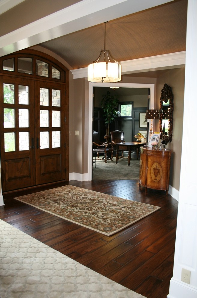 Design ideas for a traditional entrance in Cleveland.
