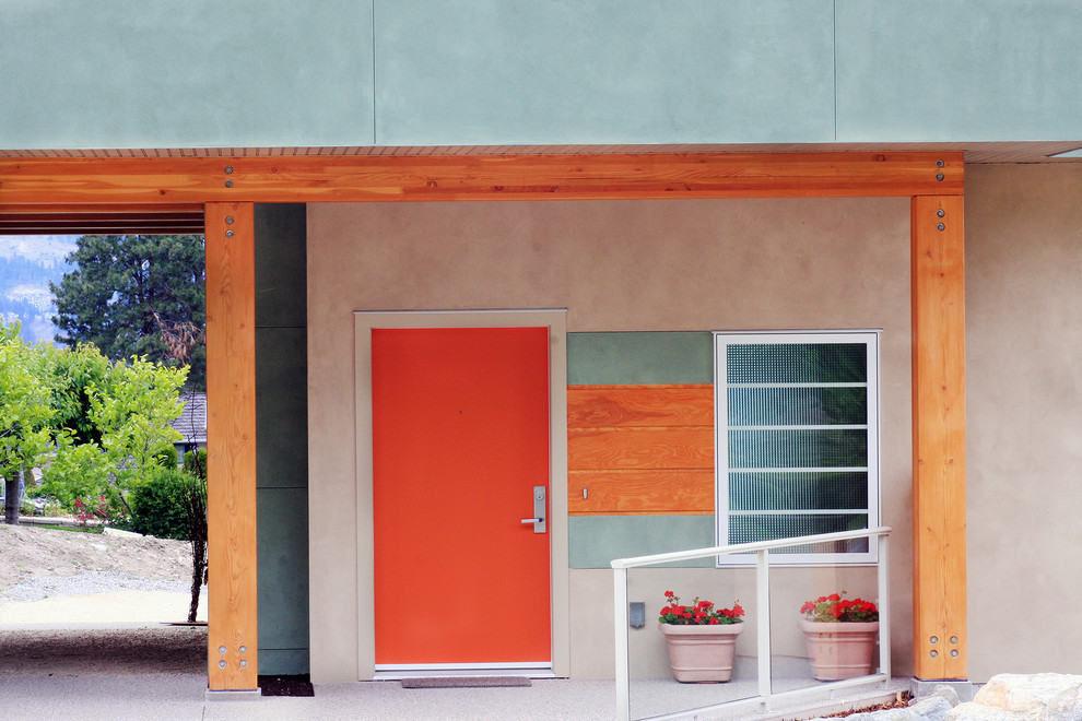 Aménagement d'une porte d'entrée moderne de taille moyenne avec une porte simple et une porte orange.