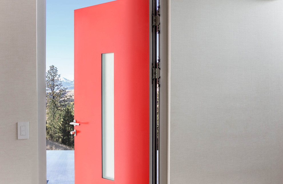 На фото: входная дверь среднего размера в стиле модернизм с белыми стенами, бетонным полом, одностворчатой входной дверью, красной входной дверью и серым полом с