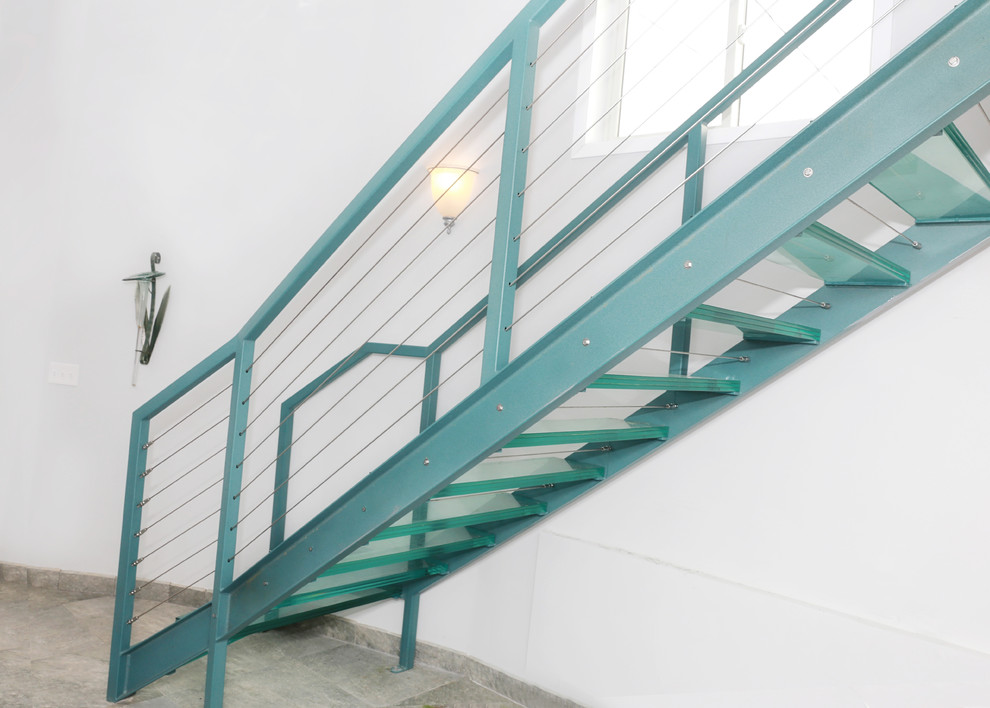 Example of a minimalist entryway design in Minneapolis