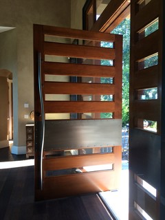 回転式ドアおしゃれなインダストリアルスタイルの玄関の画像 21年9月 Houzz ハウズ