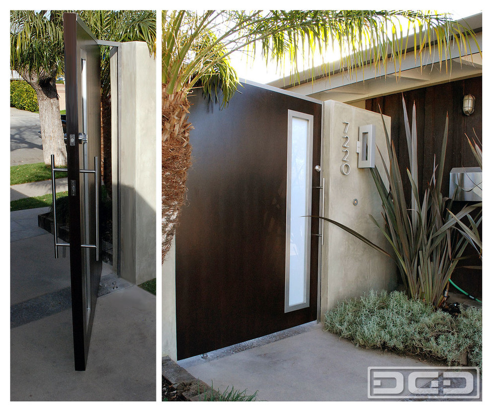 Inspiration for a retro entrance in Los Angeles.