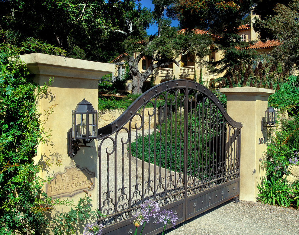 Example of a tuscan entryway design in Santa Barbara