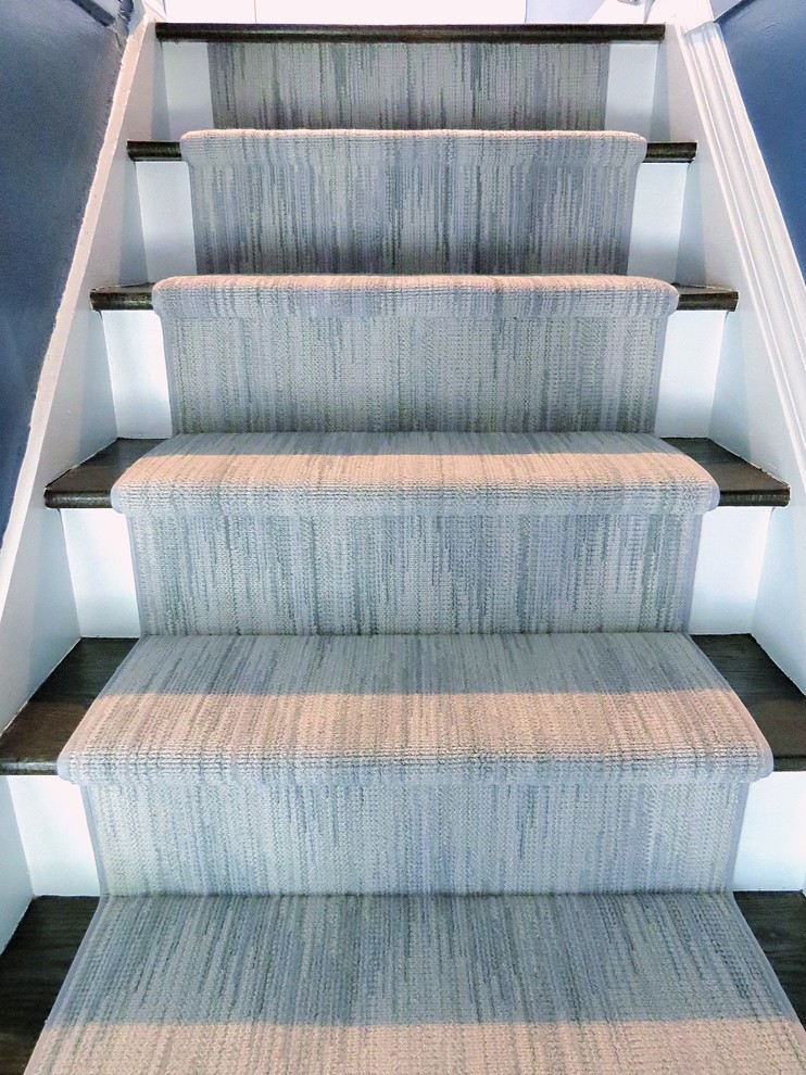 Idée de décoration pour un escalier design.