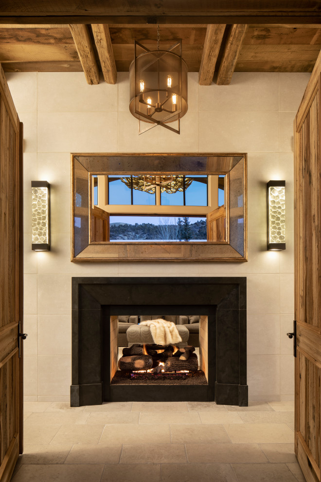 デンバーにある高級な中くらいなラスティックスタイルのおしゃれな玄関ラウンジ (ベージュの壁、ライムストーンの床、木目調のドア、ベージュの床、表し梁) の写真