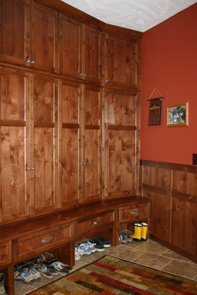 Example of a classic entryway design in Minneapolis