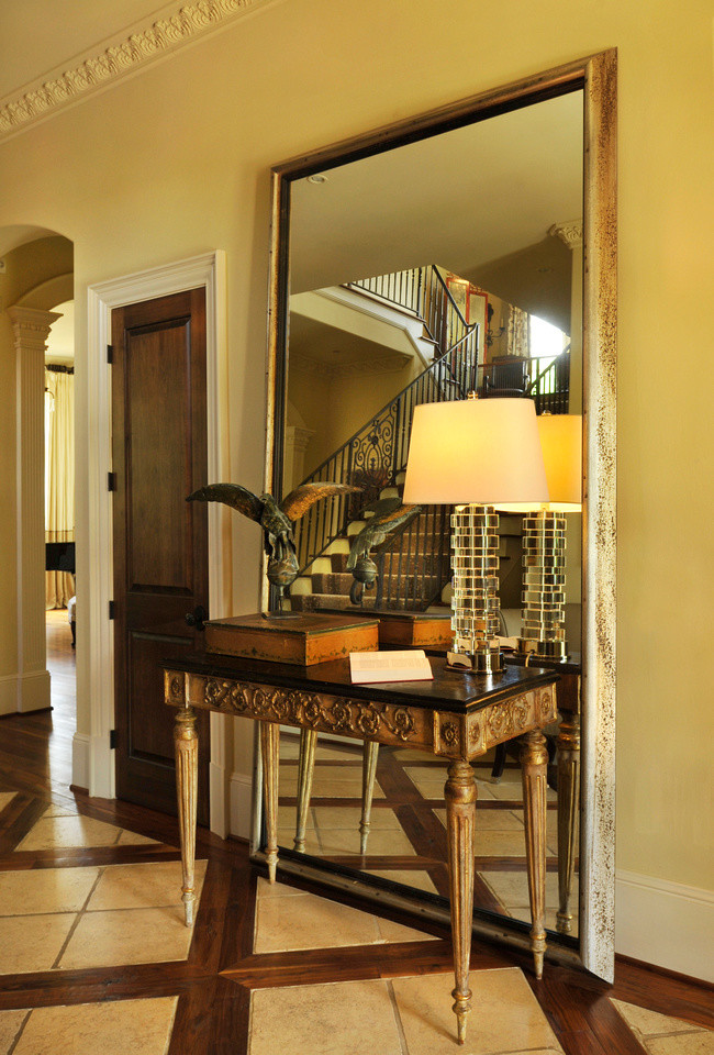 Kleines Klassisches Foyer mit beiger Wandfarbe, Keramikboden, Doppeltür und Haustür aus Glas in Nashville