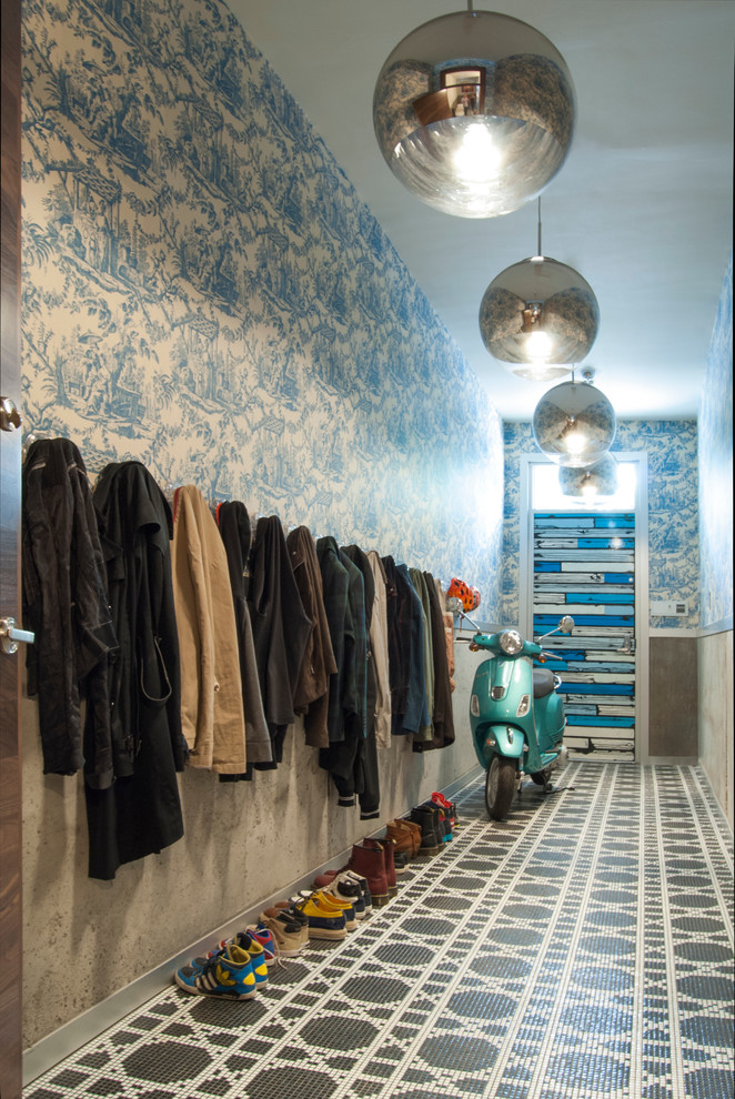 На фото: узкая прихожая среднего размера в современном стиле с синими стенами, полом из керамической плитки, одностворчатой входной дверью и разноцветным полом