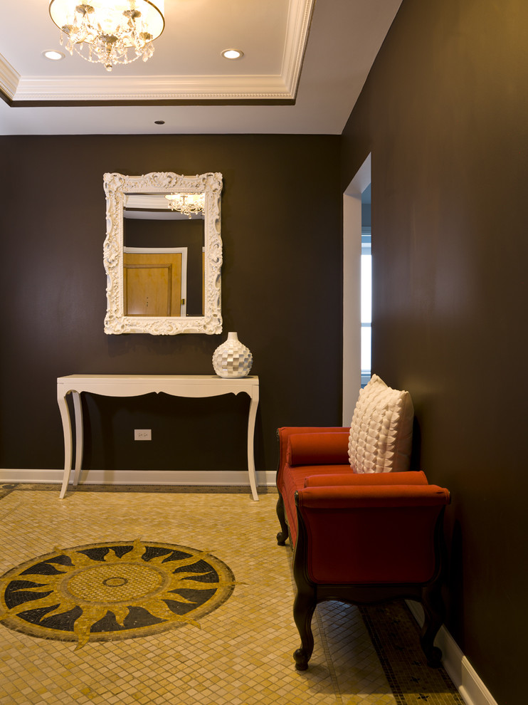 Example of a transitional entryway design in Chicago