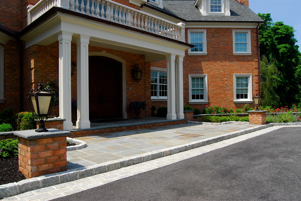 Elegant entryway photo in New York