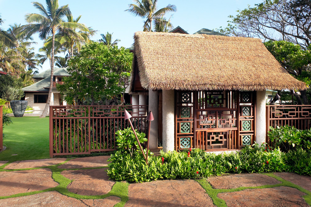 Example of an island style entryway design in Hawaii