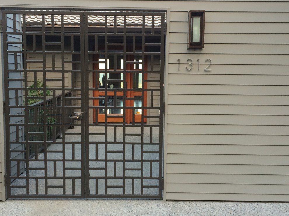 Photo of a contemporary entrance in Portland.