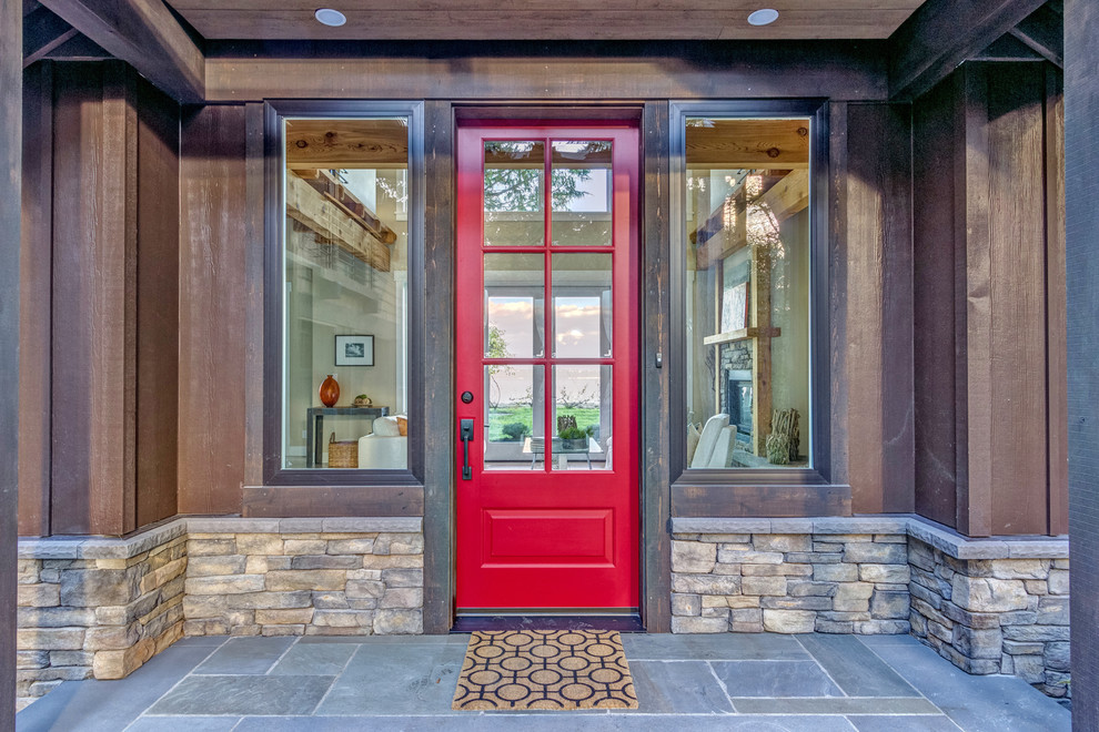 シアトルにある高級な中くらいなトラディショナルスタイルのおしゃれな玄関ドア (スレートの床、赤いドア) の写真