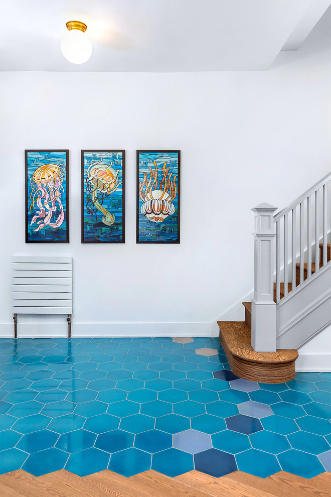 Foto de hall moderno con paredes blancas, puerta simple, puerta de madera en tonos medios y suelo azul