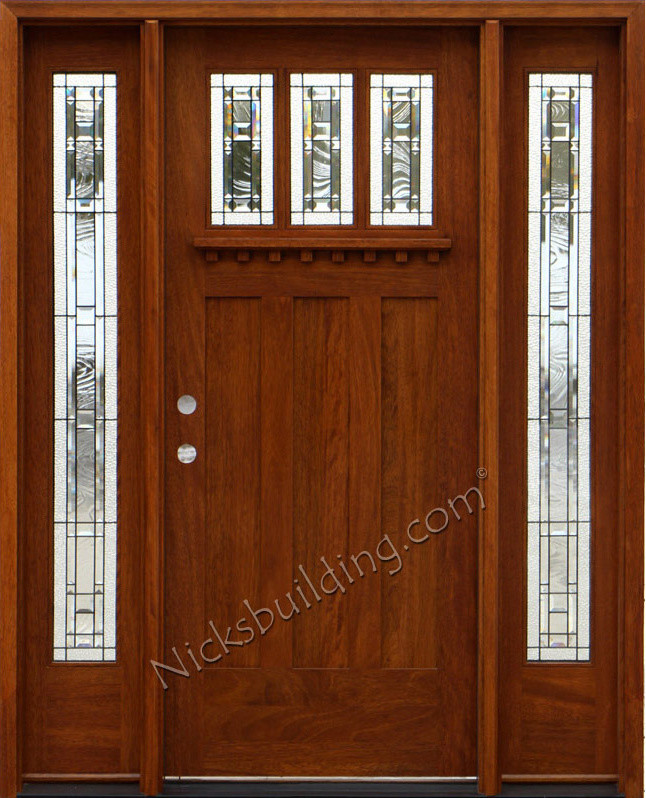 Cette photo montre une porte d'entrée craftsman de taille moyenne avec une porte simple et une porte en bois brun.