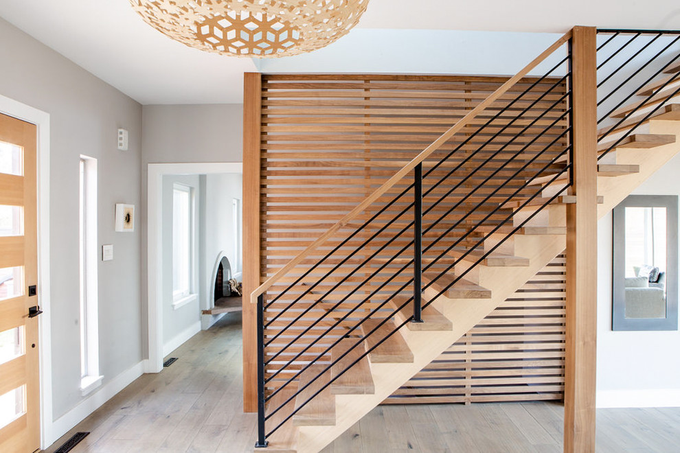 Свежая идея для дизайна: лестница среднего размера в современном стиле - отличное фото интерьера