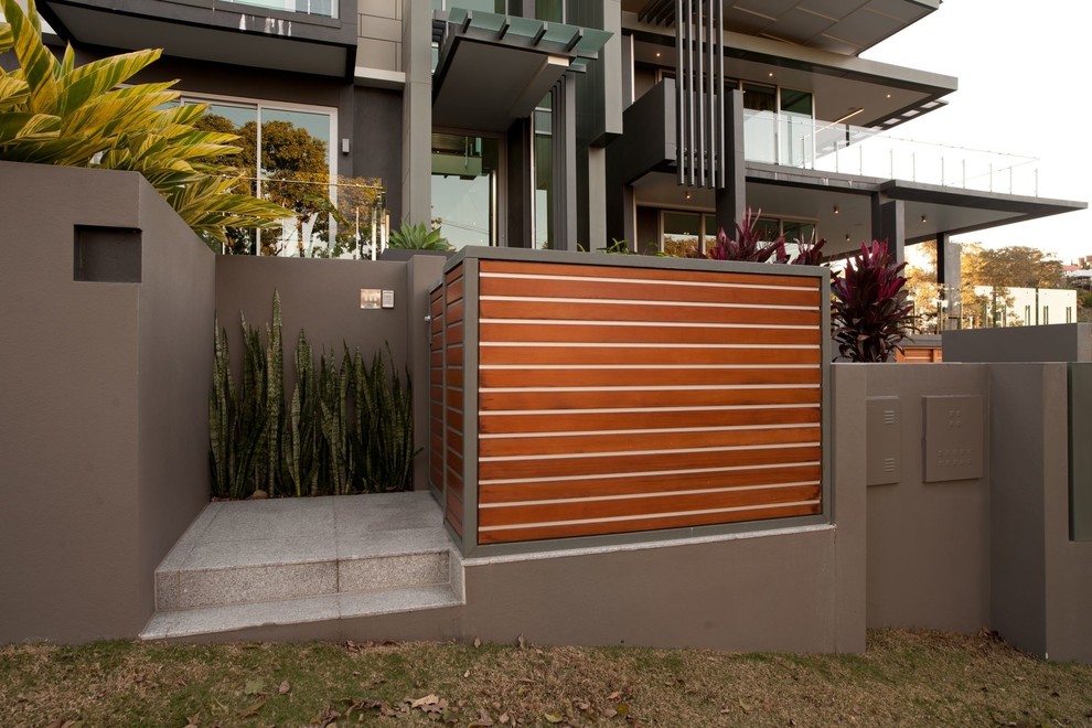 Example of a trendy entryway design in Brisbane