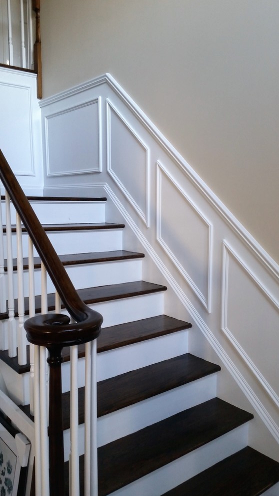Стильный дизайн: большая лестница в стиле неоклассика (современная классика) - последний тренд