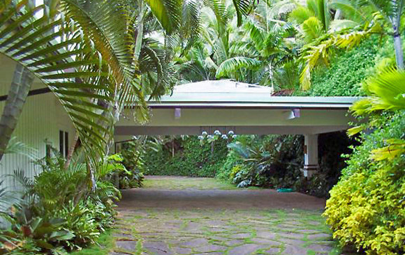 Photo of a classic entrance in Hawaii.