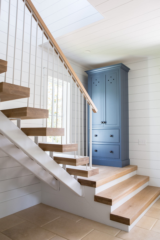 Example of a mid-sized cottage staircase design in Charleston