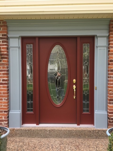 Klassische Haustür mit Einzeltür und roter Haustür in St. Louis