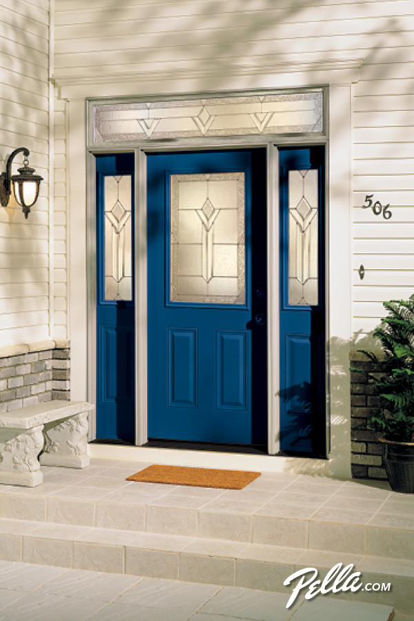 Elegant entryway photo in Cedar Rapids