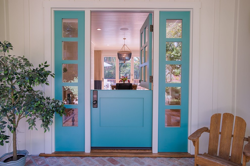 На фото: входная дверь среднего размера в стиле кантри с белыми стенами, паркетным полом среднего тона, голландской входной дверью, синей входной дверью и коричневым полом