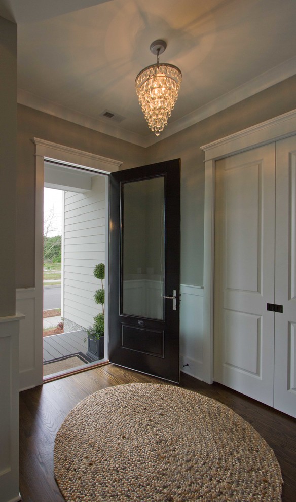 Example of a classic entryway design in Wilmington
