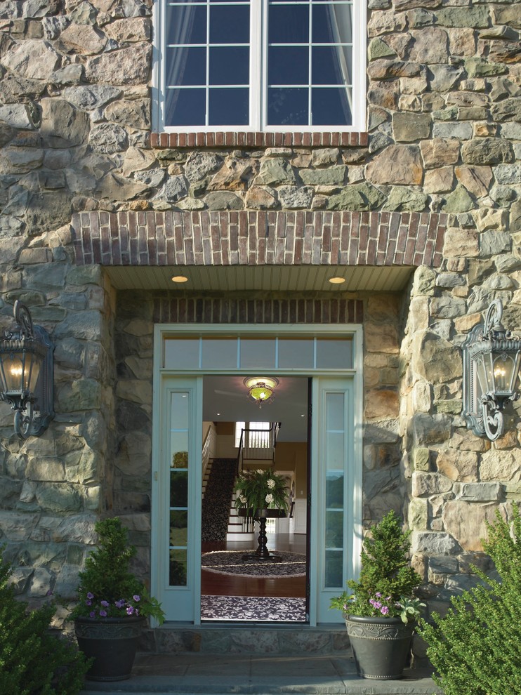 Immagine di un ingresso chic di medie dimensioni con una porta singola