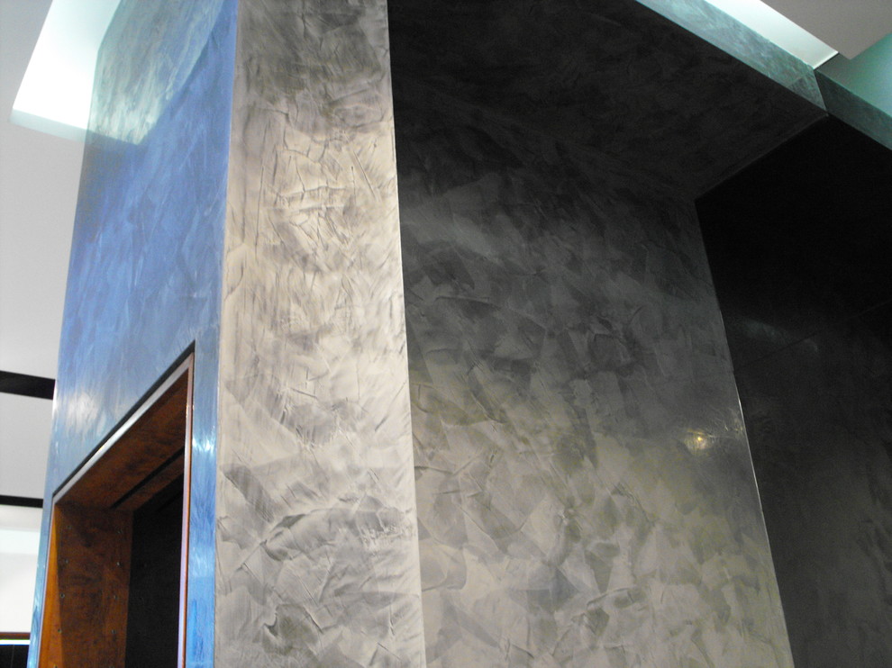 Ispirazione per un ingresso o corridoio contemporaneo di medie dimensioni con pareti grigie