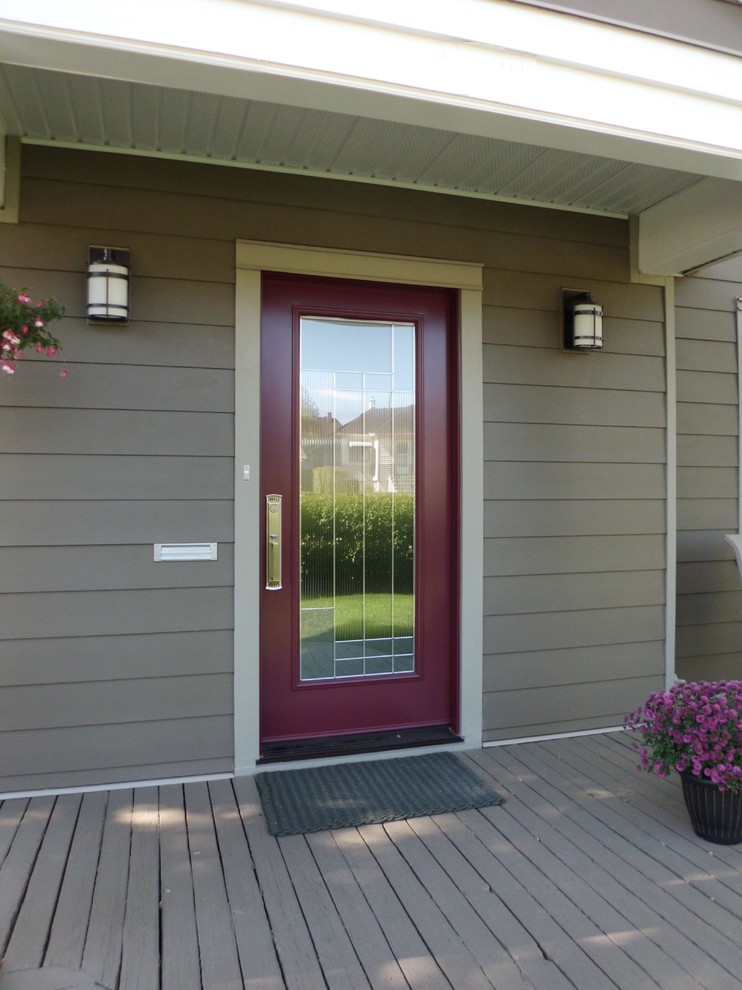 Esempio di una porta d'ingresso chic di medie dimensioni con una porta singola e una porta viola