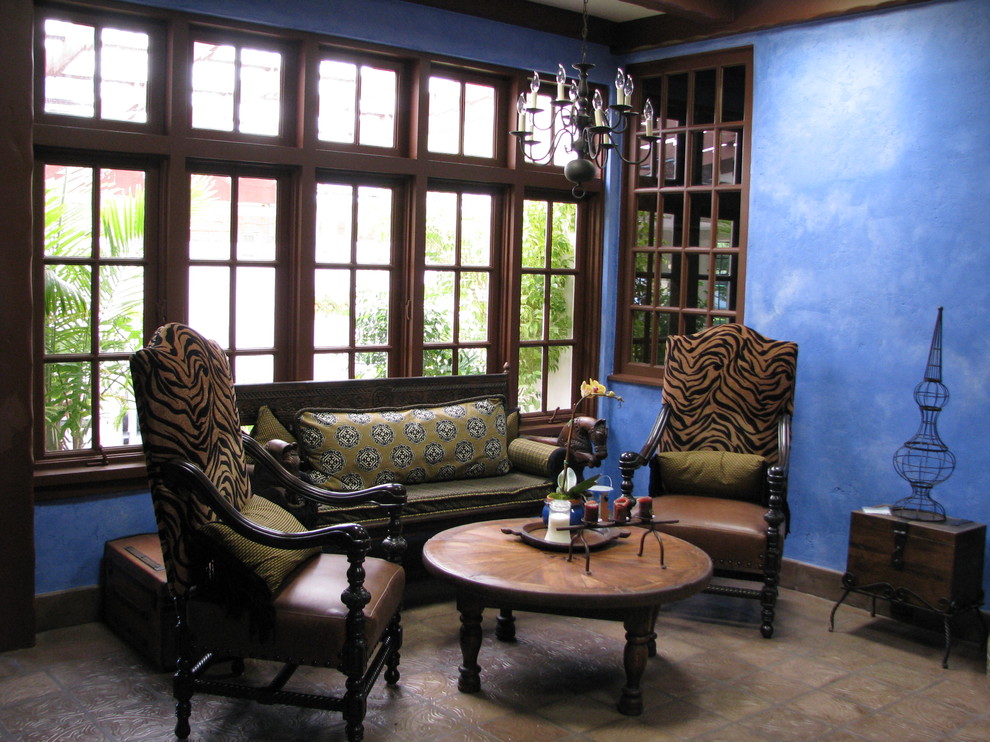 Esempio di un ingresso stile americano di medie dimensioni con pareti blu