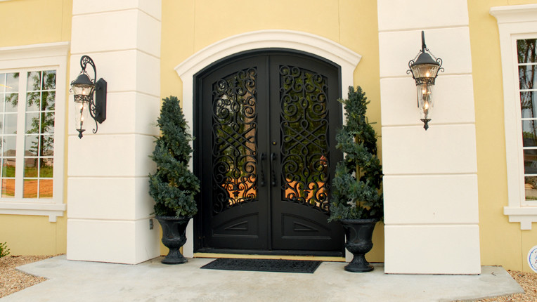 Example of a tuscan entryway design in New York