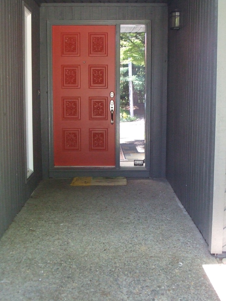 Example of a classic entryway design in Portland