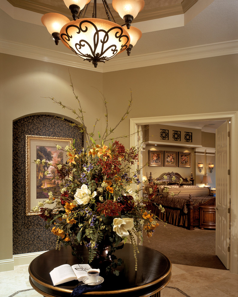 Inspiration for a traditional entrance in Orlando.