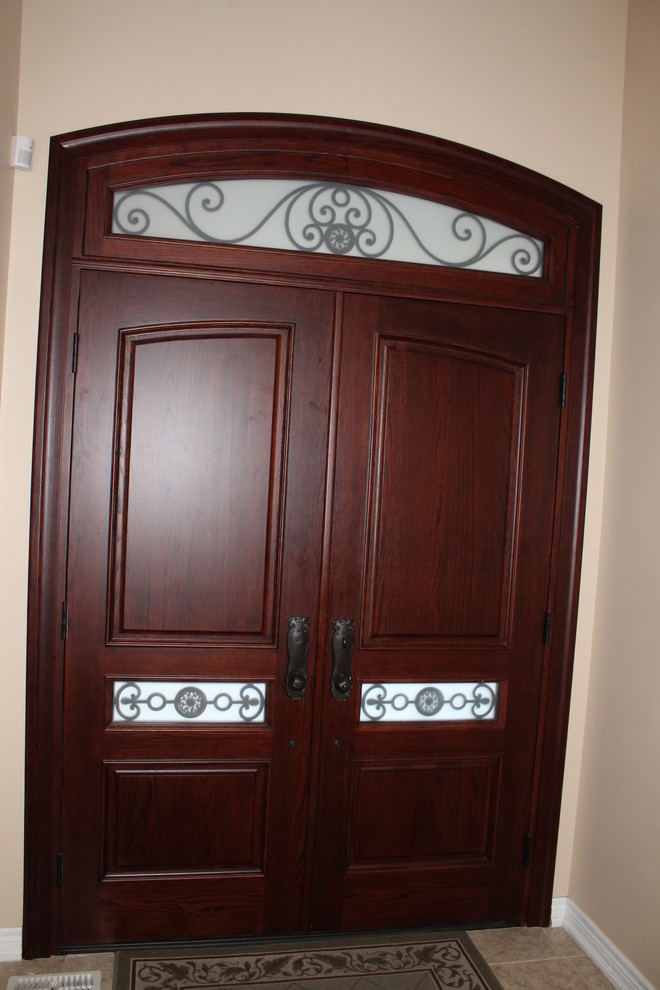 Project by Casaloma doors & Art glass Traditional Entry Toronto