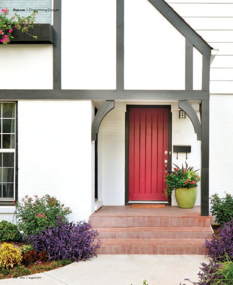 Klassische Haustür mit Einzeltür und roter Haustür in Oklahoma City