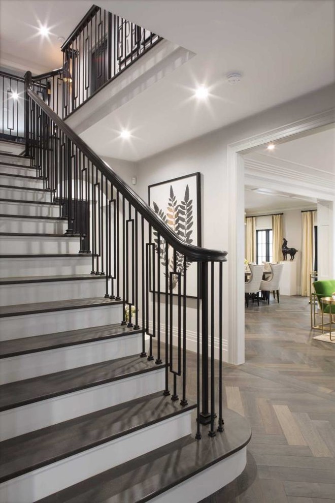 Example of a mid-sized transitional staircase design in Los Angeles