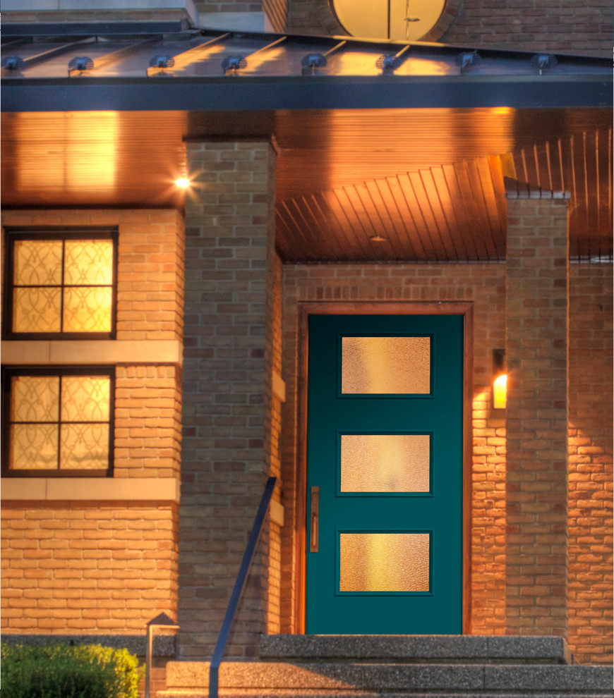 Retro Eingang mit Einzeltür und blauer Haustür in Sonstige