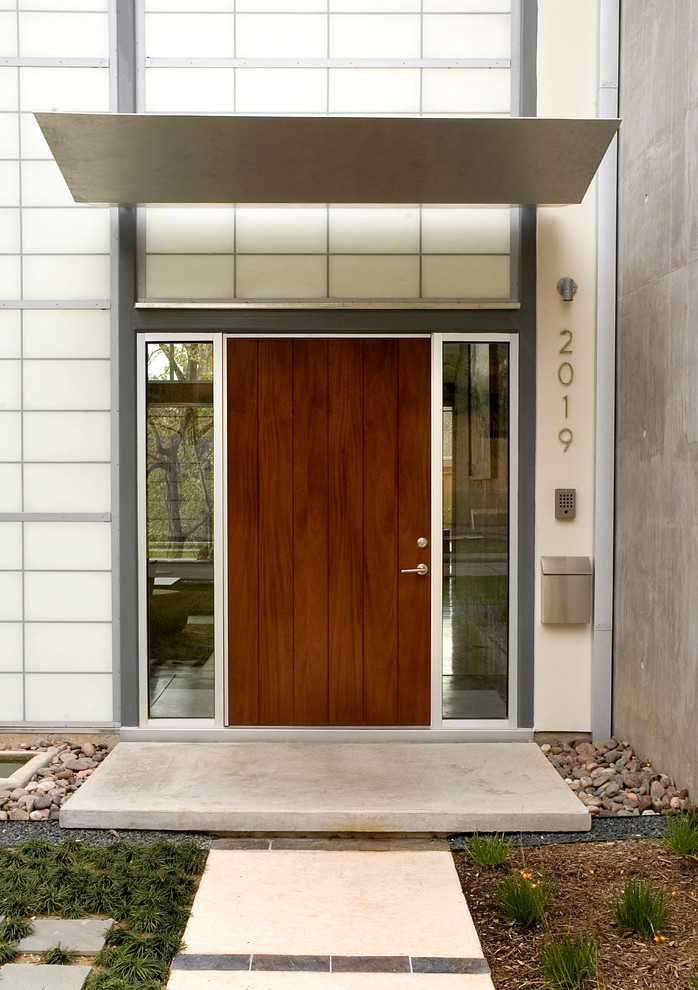 Photo of a modern entrance in Houston.