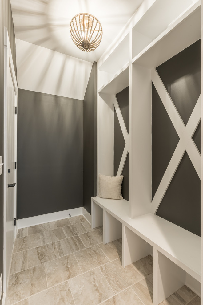 Свежая идея для дизайна: фойе среднего размера в стиле кантри с серыми стенами, полом из керамической плитки, одностворчатой входной дверью, белой входной дверью и коричневым полом - отличное фото интерьера